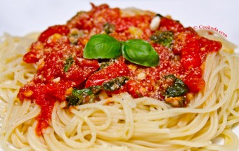 spaghetti-with-tomatoes-basil
