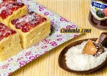 کیک نارگیلی با مربا | Jam & Coconut Cake
